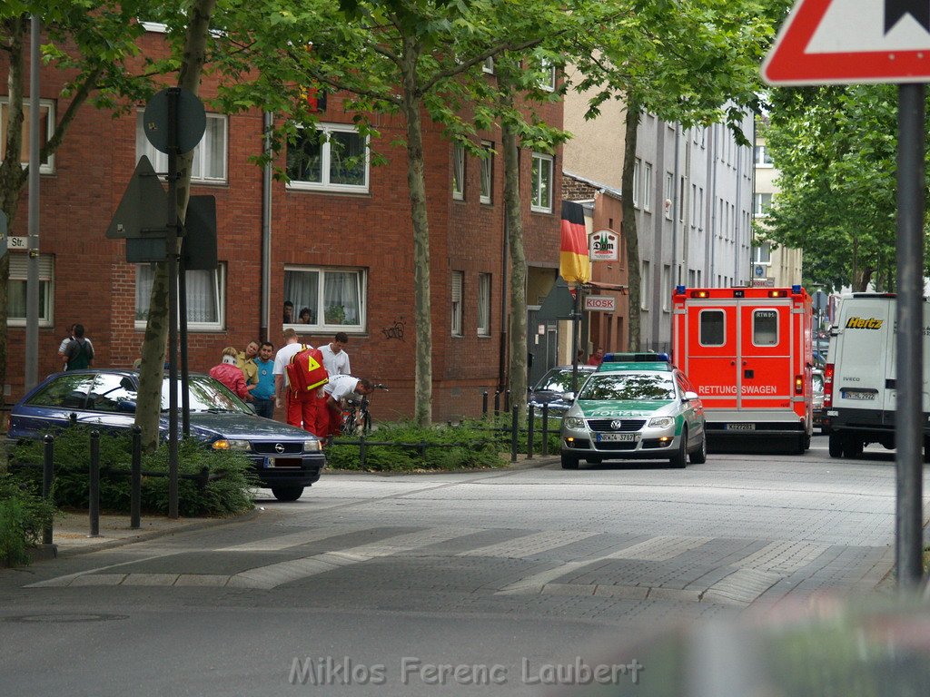 Unfall Fahrrad 2 Koeln Vingst Oranienstr  P04.JPG